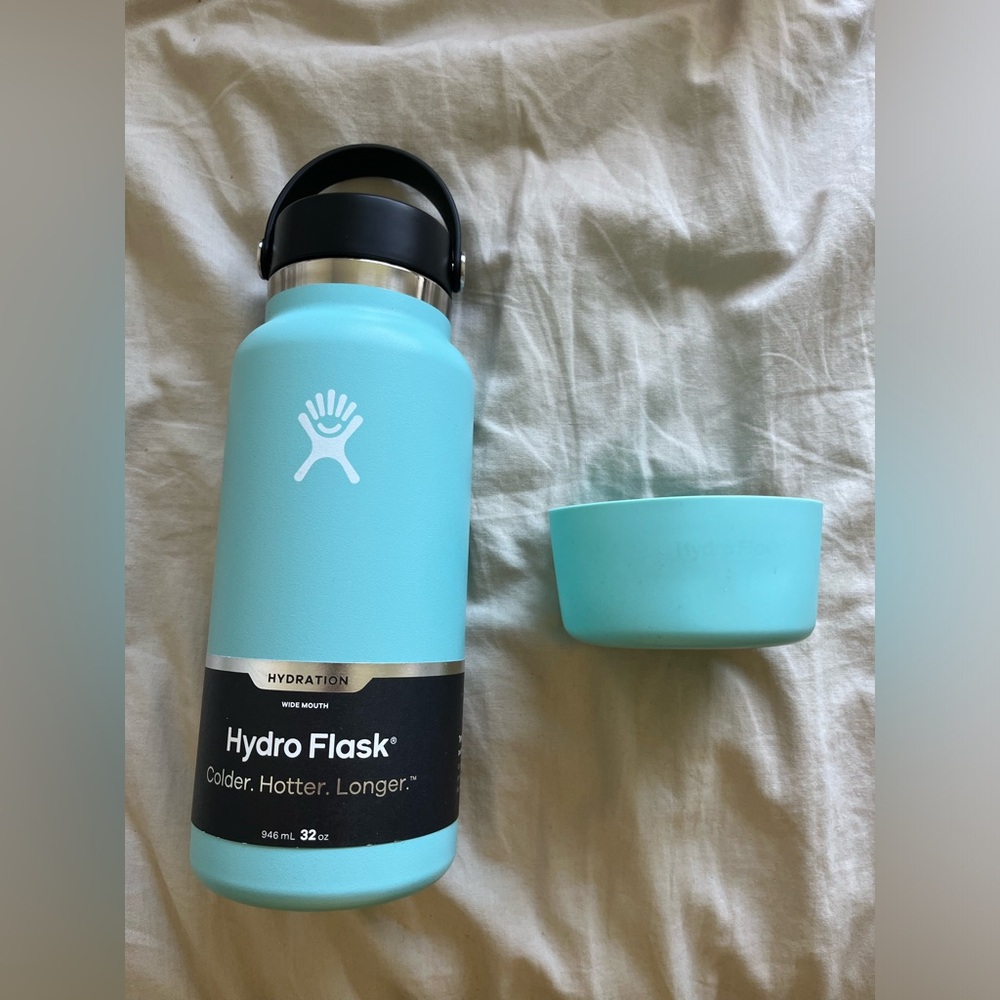 NEW Hydro Flask With Matching Boot, 32 oz Wide Mouth - Alpine Color